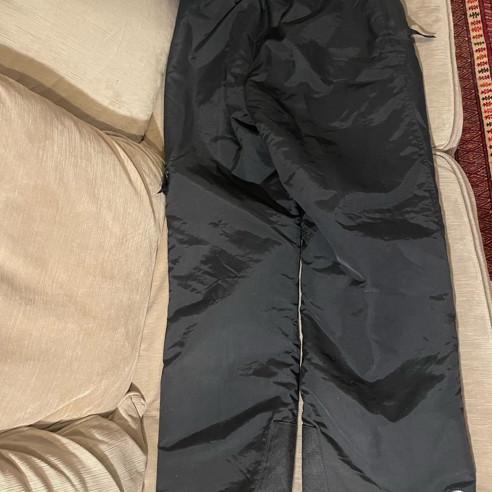 Like New Women’s XS / Youth Large size snow pants with reinforced knees!